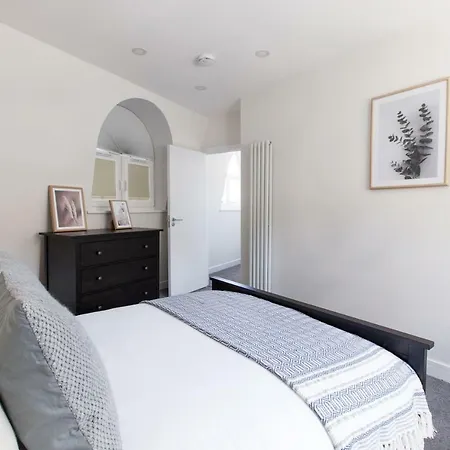 Emperors Gate By Allo Housing London