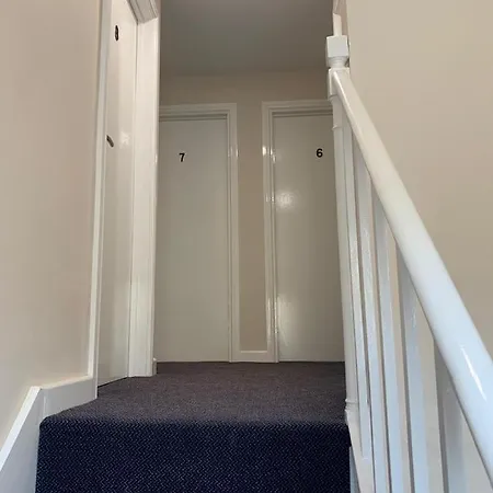Herberg Spacious King Bed Near Denmark Hill Station *