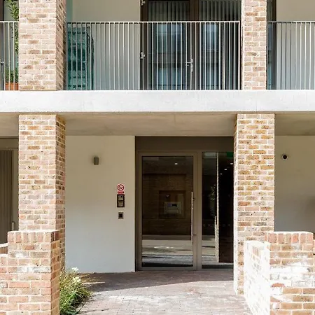 בית אירוח Slick In A Waterside West-london Development ברנטפורד