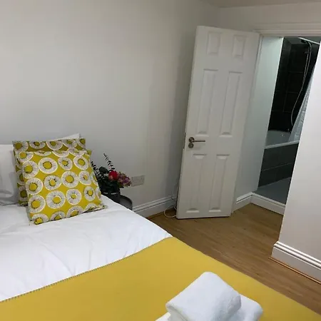 Capital Archway Homestay *