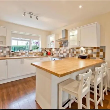 Central Guest house Croydon