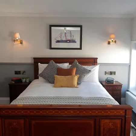 Admiral Hardy Hotel 2*