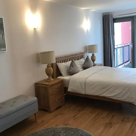 California Building Apartment London