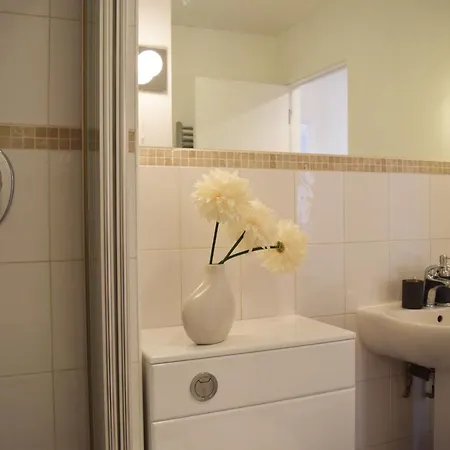 Splendid 1 Bed Flat In Stockwell, Sleeps 4 Apartament Londyn