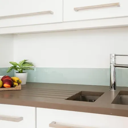 Fabulous 3 Bed 2 Bath Near Victoria Station * London