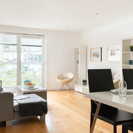 Fabulous 3 Bed 2 Bath Near Victoria Station London