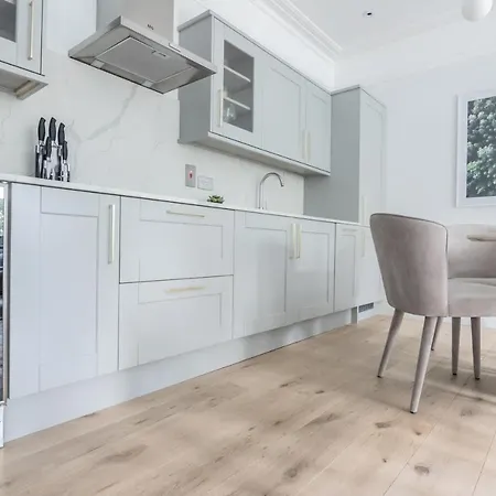 Elysian House - Kensington Serviced Apartment