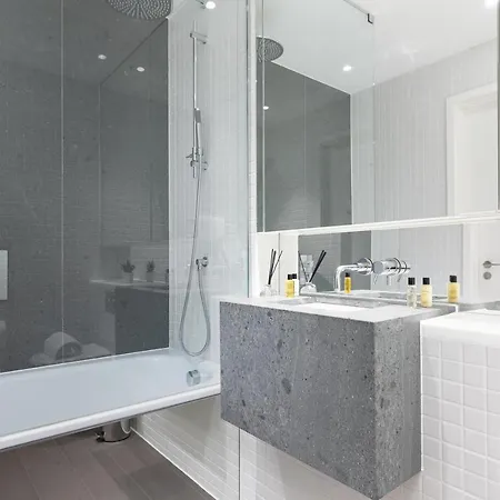 Greenwich Luxury O2 Apartment