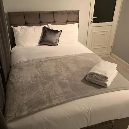 Lejlighedshotel Holland Rd Service Studio