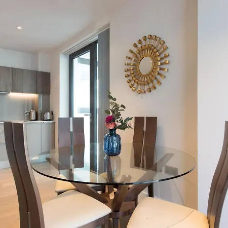 Battersea 2bed With A Balcony London