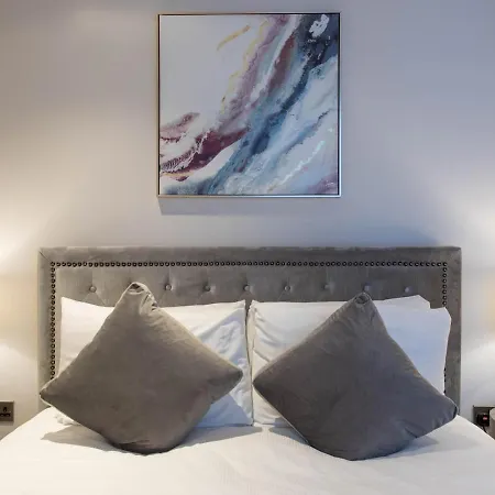 Battersea 2bed With A Balcony Apartment *