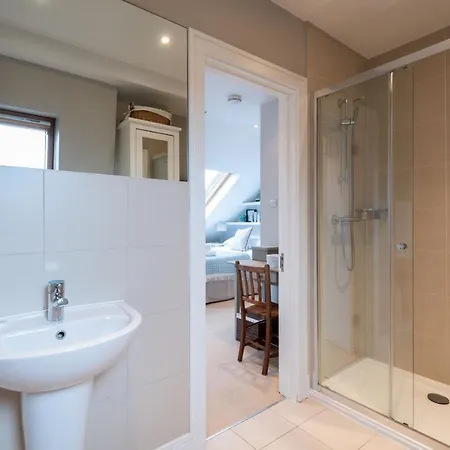Bright Family Close To Wandsworth Common Apartment