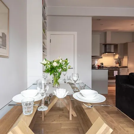 Bright Family Close To Wandsworth Common * London