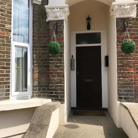 Stylish 2 Bed Apartment-zone 2 - 10 Minutes To The Heart Of London- Sleeps Up 8 * London