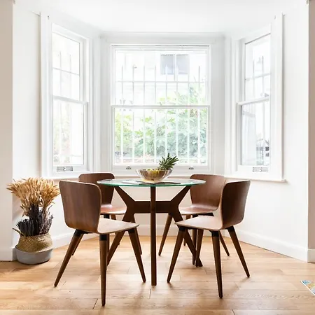 The Kensington Grove - Stylish 2bdr Flat With Private Patio 아파트 *