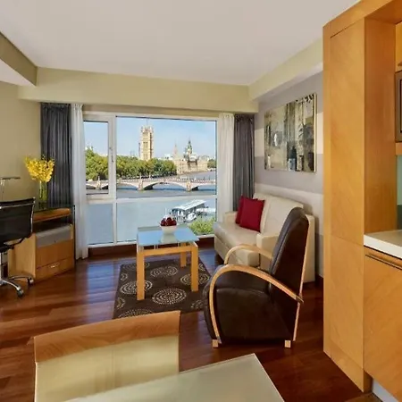 Plaza On The River 5*