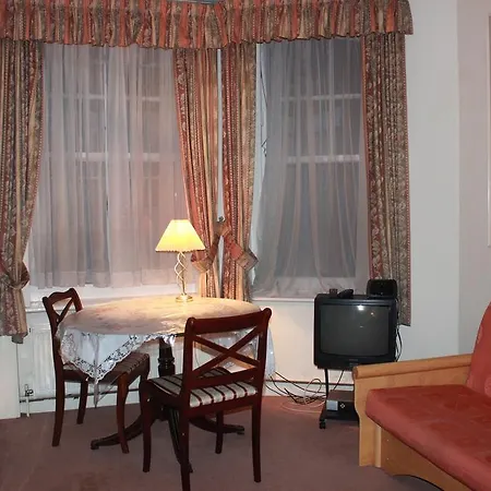 Kensingtoncourt 3*