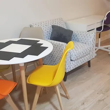Garland Modern House With Parking & Garden Croydon