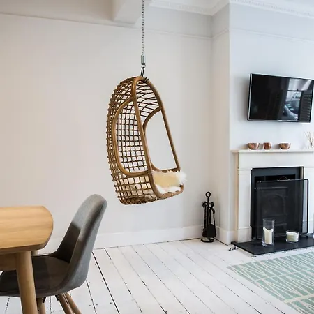 Magnificent House For 6 In Fulham With Back Garden