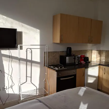Holland Rd Service Studio * London