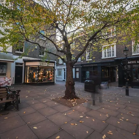 44 Curzon Street By Mansley 4*