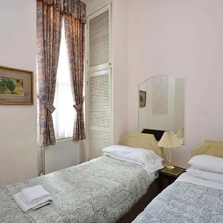 Kensingtoncourt 3*