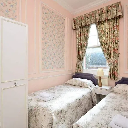 Kensingtoncourt Apartahotel 3*