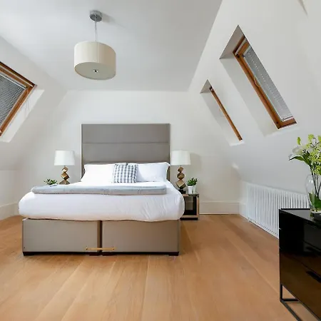 D Arblay Street Hotel 4*