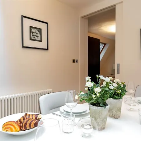 D Arblay Street Hotel 4*