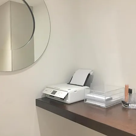 Trafalgar Luxury Apartment *