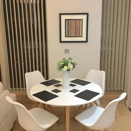 Trafalgar Luxury Apartment
