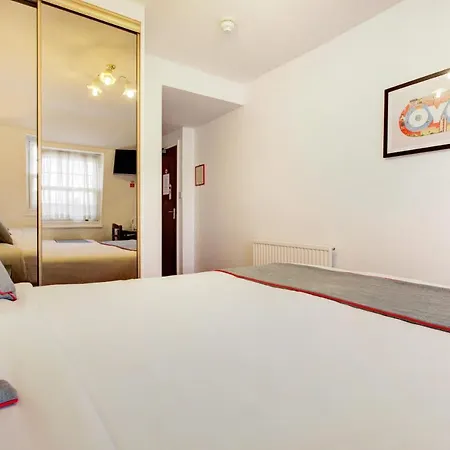 Hotel St George's 2*