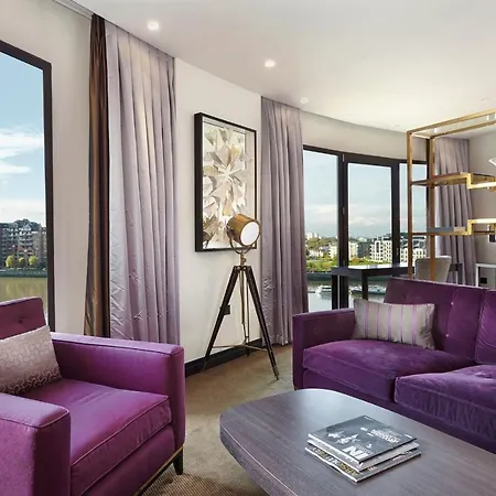 Hotel Crowne Plaza Battersea 4*