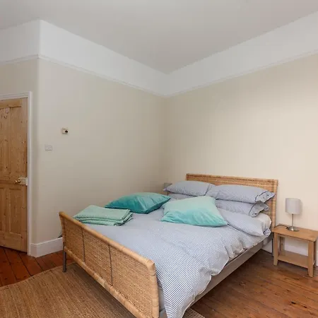 Wix's Lane Apartment *