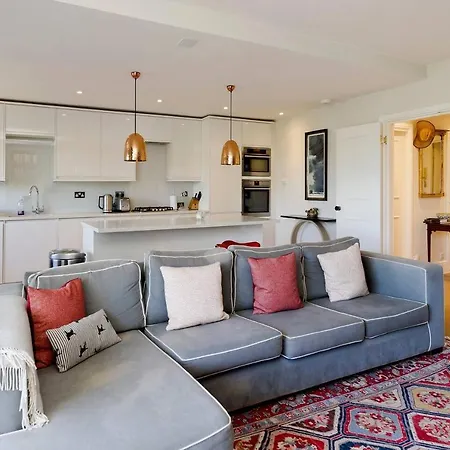 Bright 2-bed In Fashionable Chelsea Apartment *