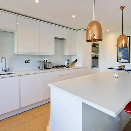 Bright 2-bed In Fashionable Chelsea Apartment London
