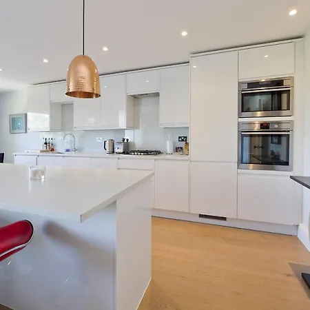 Bright 2-bed In Fashionable Chelsea Apartment London