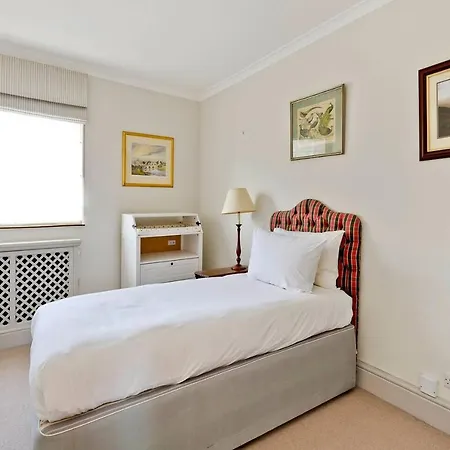 Bright 2-bed In Fashionable Chelsea Apartment