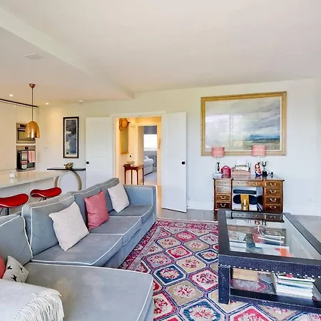 Bright 2-bed In Fashionable Chelsea London