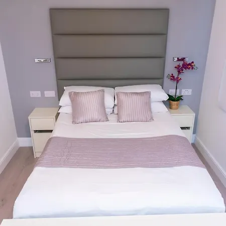 Messina Apartmanhotel London