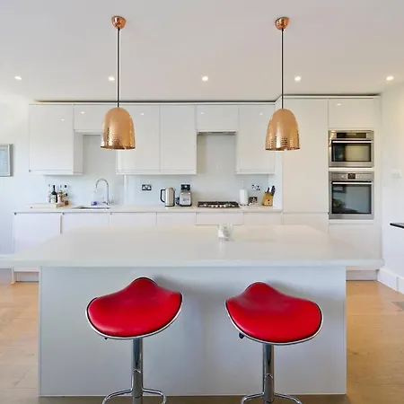 Apartment Bright 2-bed In Fashionable Chelsea London