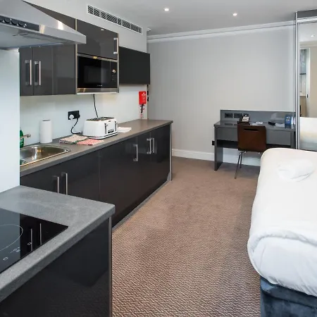Western Chiswick Palace & 3* Londra
