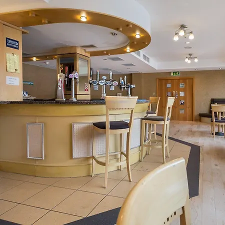 - Wembley International Hotel