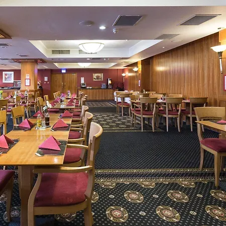 - Wembley International Hotel 3*
