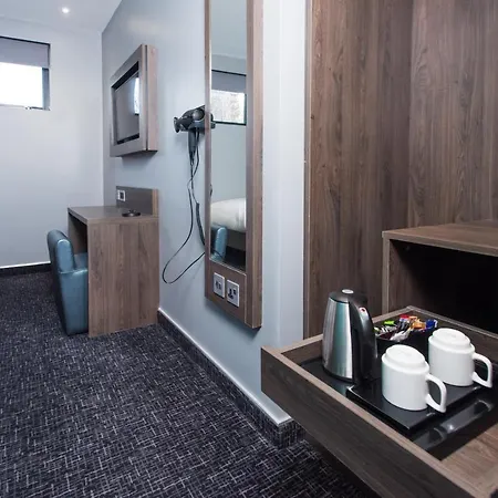 Brit Elephant Castle 3*