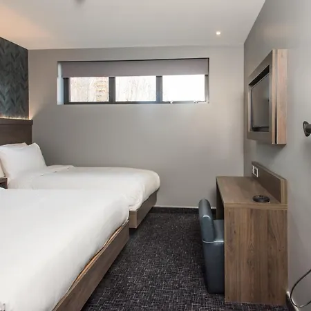 Brit Elephant Castle Hotel 3*