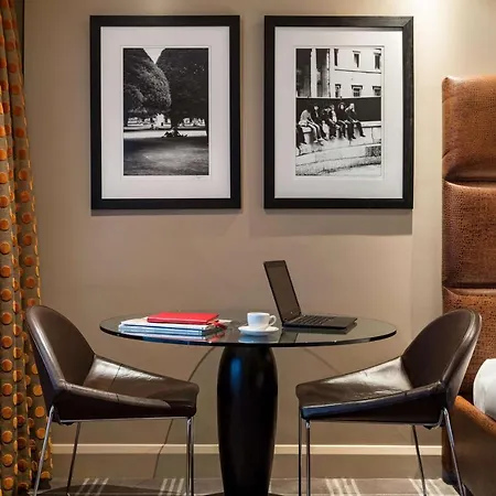 Radisson Blu Hotel, London Heathrow Szálloda 4*