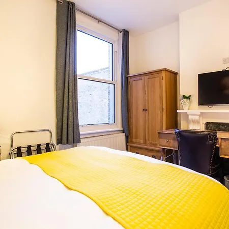 Oyo The Greenland Hotel
