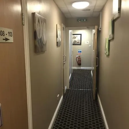 Pacific London Heathrow מלון 2*