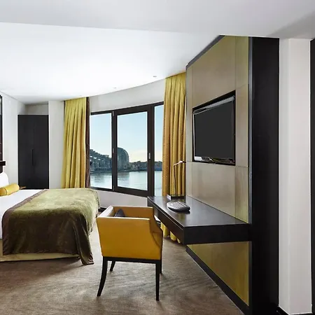 Crowne Plaza Battersea Hotel 4*